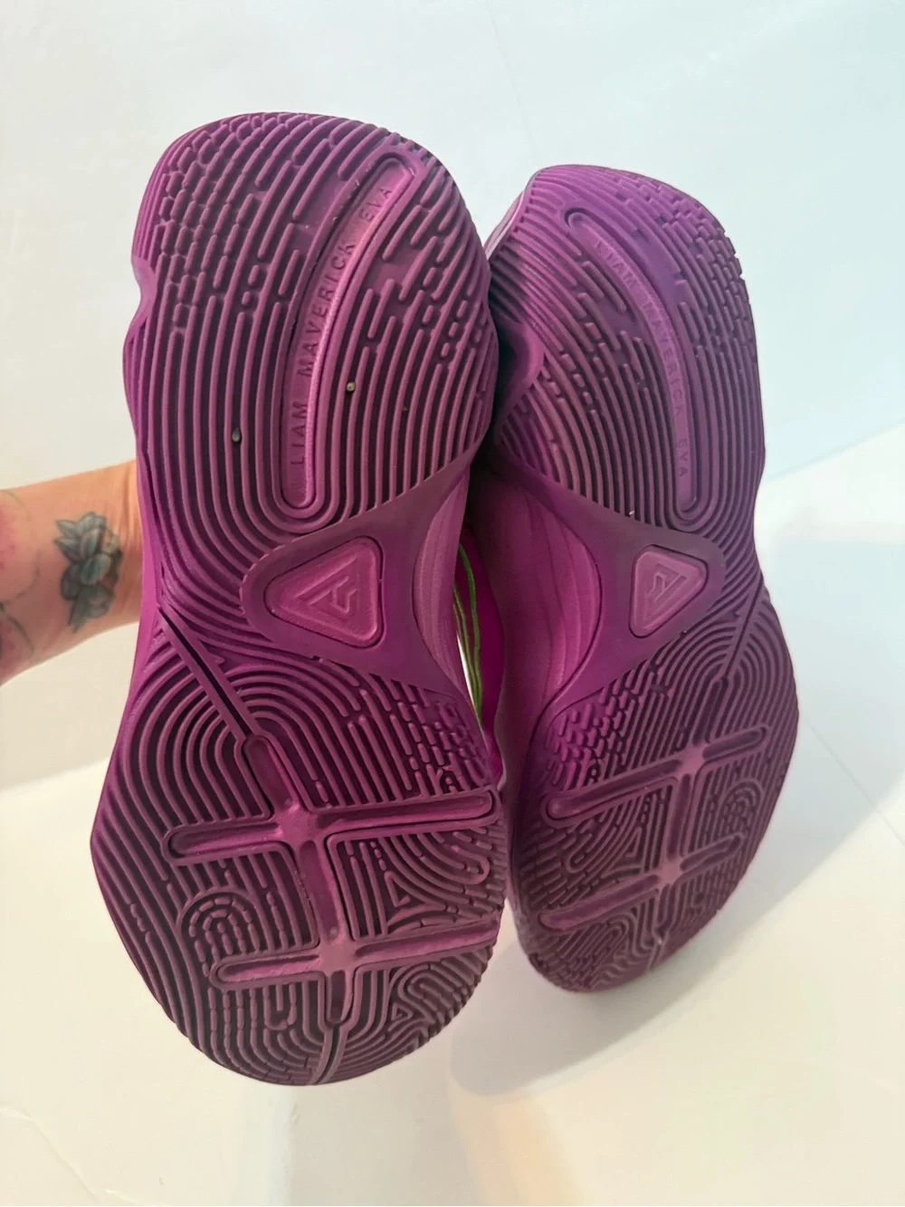 Nike Giannis Immortality 4 Youth Kids Size 6.5 Purple Neon Green